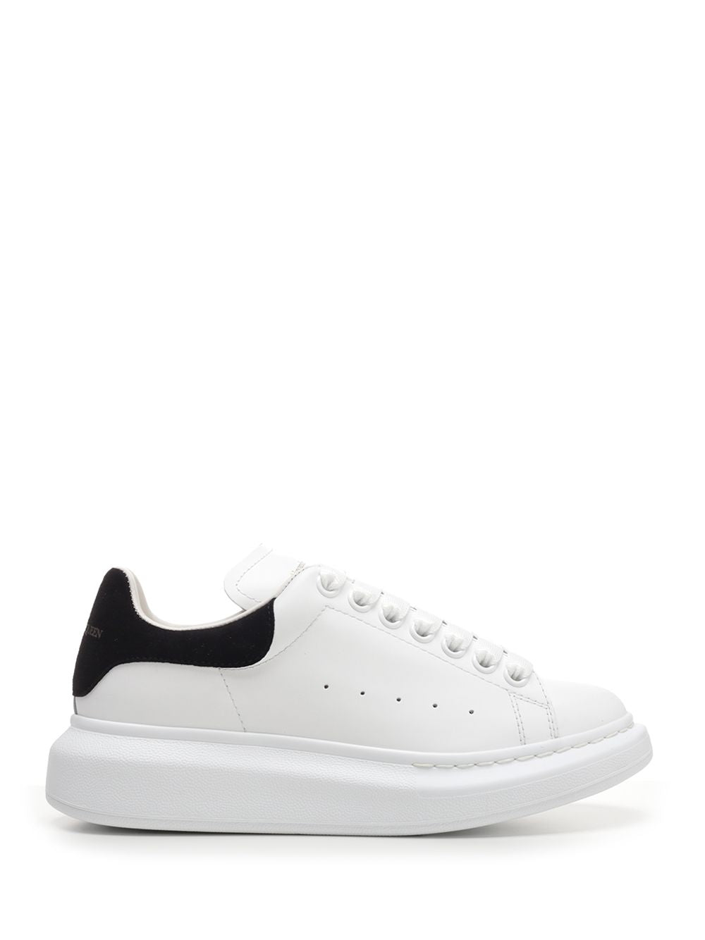 Mcqueen Oversize  With Black Heel Sneakers - White | 0c0b919e03a0263e7f9e137b3d8b483deb9d1d8b