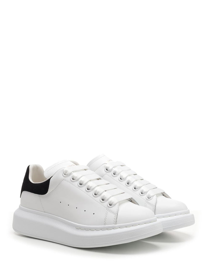 Mcqueen Oversize  With Black Heel Sneakers - White | d7c09ca546781d8e305f1b817a4743271037d735