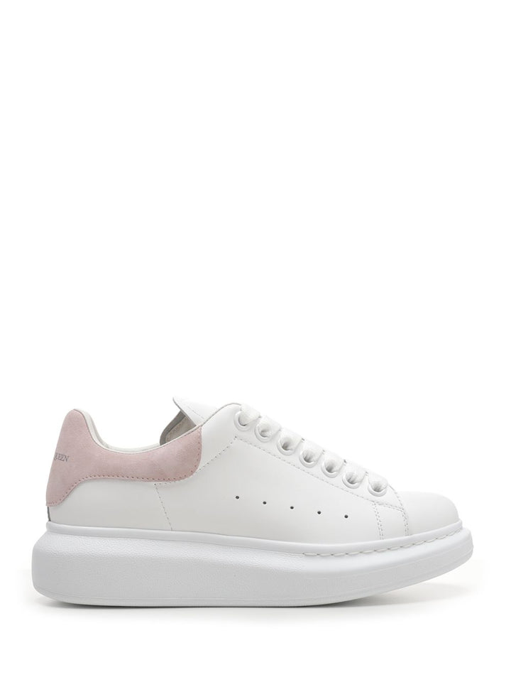 Mcqueen Oversized  With Black Heel Sneakers - White | 74269f7dd1fec5bd84fad35d9812b73fd1b5ab98