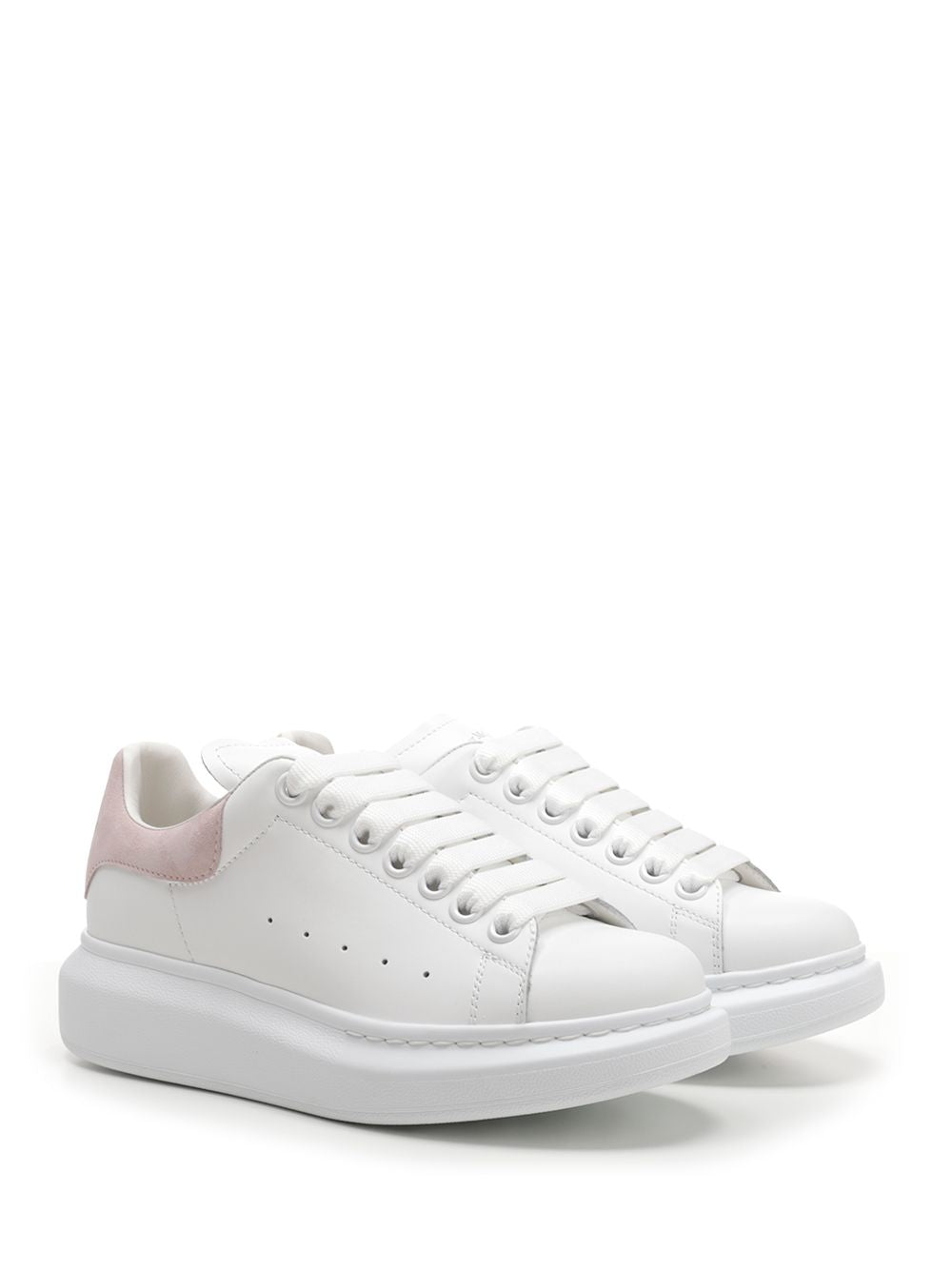 Mcqueen Oversized  With Black Heel Sneakers - White | e86400d5a142b4e52225a5bf7cb172fed48f0401