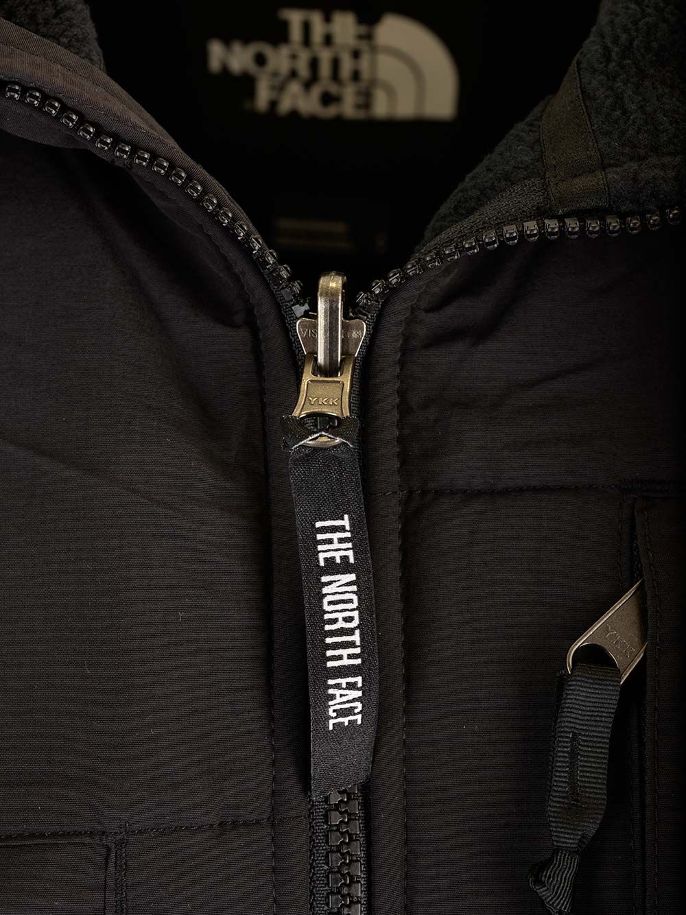 The North Face Denali Retro Vest Jackets - Black | 0634b0bce27cd1090a2b99a66f7c4575878ec603