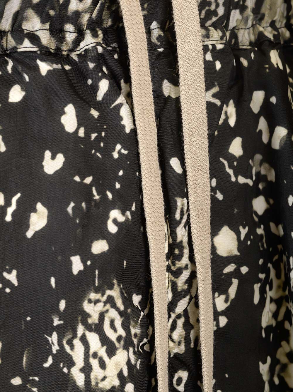 Rick Owens Shorts With Japanese Print Trousers - Black | ab4851749a42b7fc3ecd3d4bbf711bf6dff4fd8b