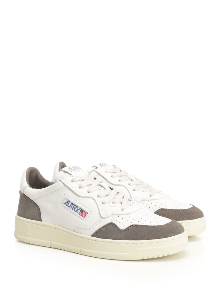 Autry  Medalist Low Sneakers - White | 9058bac5801e8660bad3f9a593db8c3015bfd763
