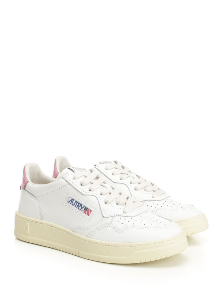 Autry  Medalist Low Sneakers - White | 053e3bd0a9f5299ed1ead8e3ccec52d91fd4f0d7