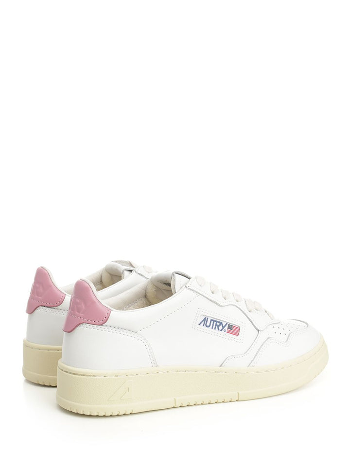 Autry  Medalist Low Sneakers - White | dc3af7fe8ed70d8ff46af5cc311f35c6b6e0b263