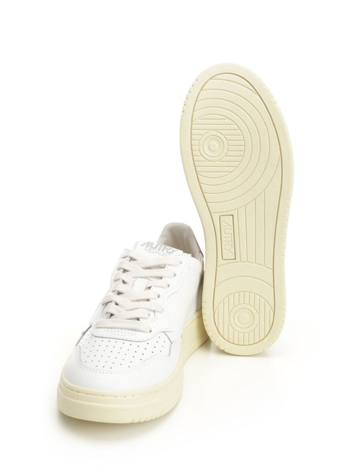 Autry  Medalist Low Sneakers - White | 92a3388aa3401cde2f86f95812a8e720b45ecf79