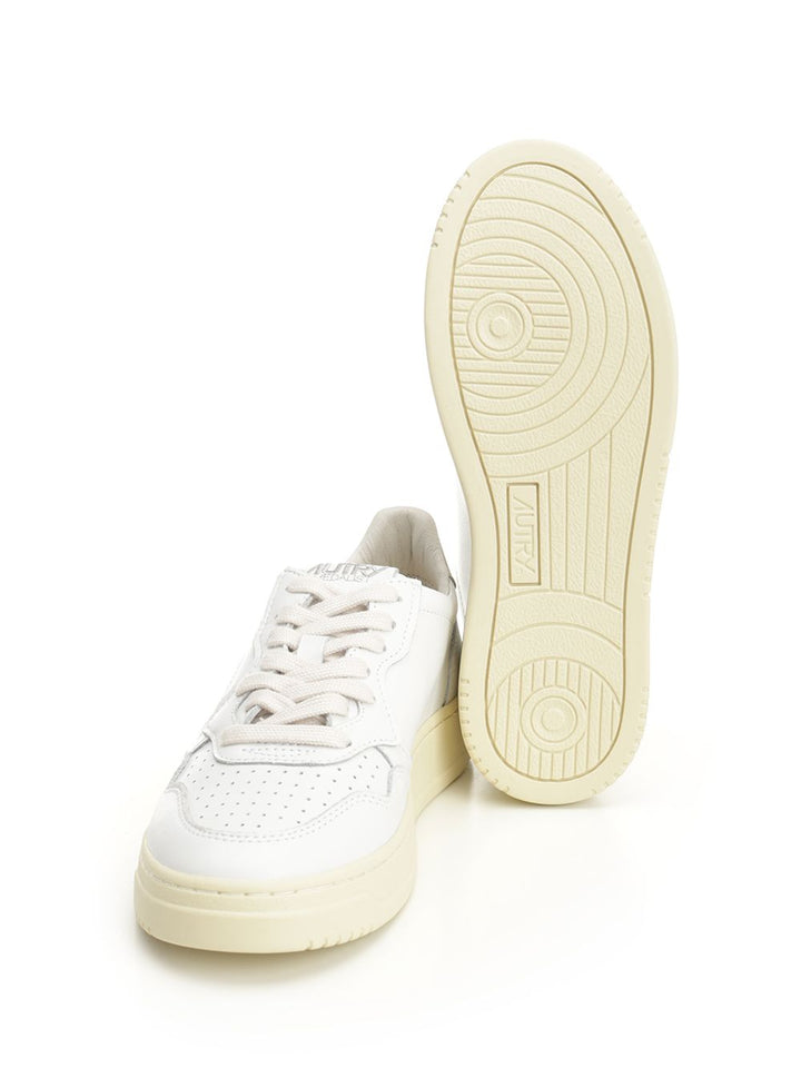 Autry  Medalist Low Sneakers - White | 7973882a1445b21880f8c0be5ba54b5c680c8c13
