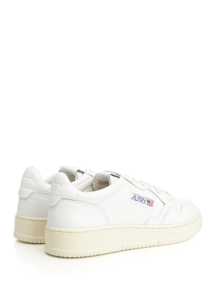 Autry  Medalist Low Sneakers - White | c110a60fd7563aeada22a2f78d5e5f8afa12f7bc