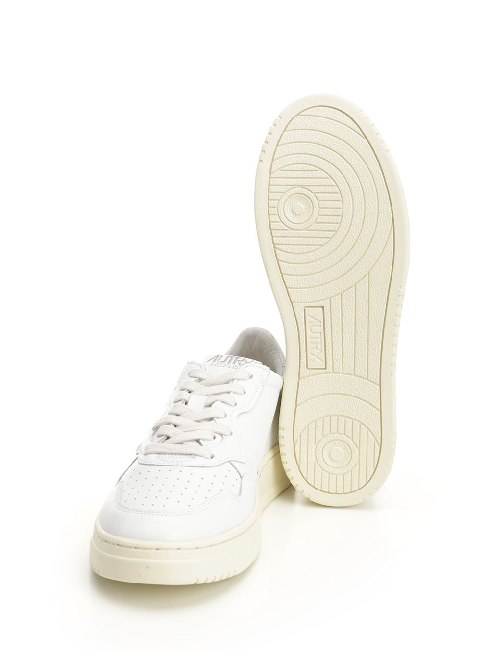 Autry  Medalist Low Sneakers - White | d9ad0895914ea102dc25d55d8f3977d0d09e2fc7