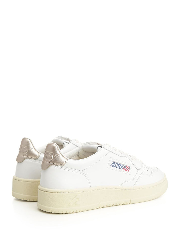 Autry  Medalist Low Sneakers - White | f5f0706e877bcb5489acb416c5131a6735398d41