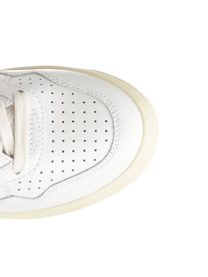 Autry  Medalist Low Sneakers - White | cc99ae77dee72c073295ebe62218b9f105d1aae9