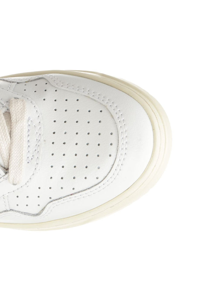 Autry  Medalist Low Sneakers - White | b0f4789b25da2c8127d229ae26fe514f72a90820