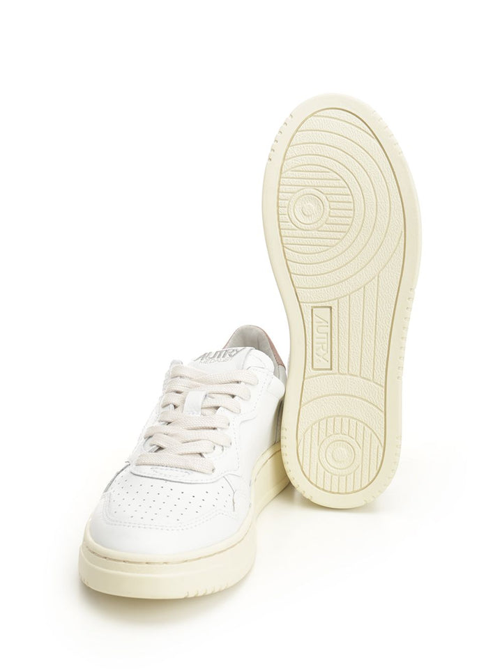 Autry  Medalist Low Sneakers - White | b54b07e04f5f0dc4a74c14964b5ad92105773cf8