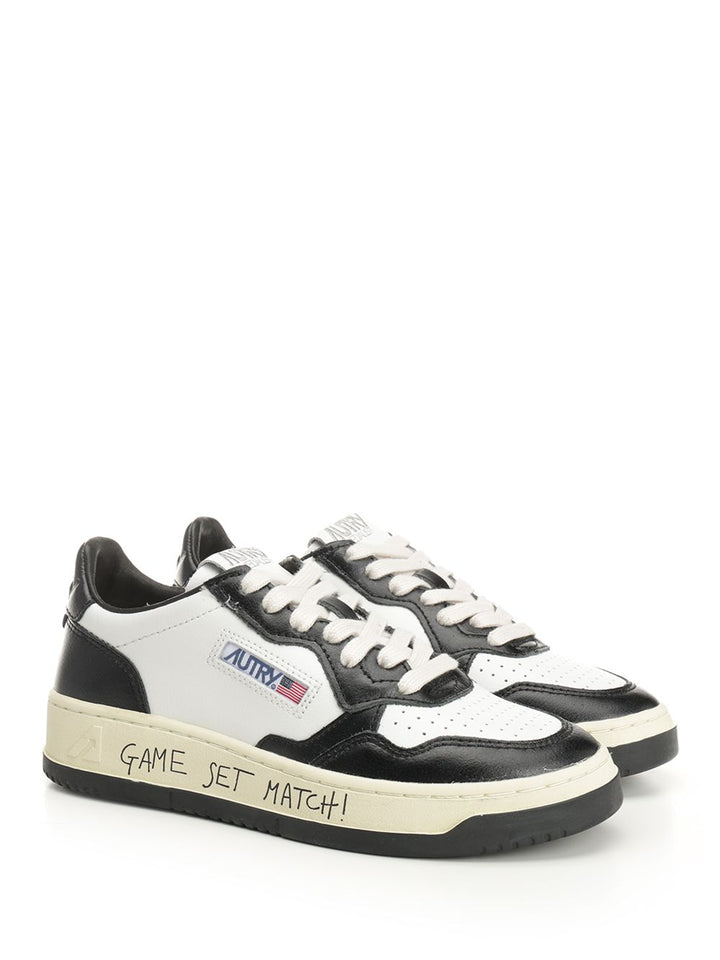 Autry  Medalist Low Sneakers - Gold | 2b933eb4fd598bb89ffbe56c6586360a4fe4f57b