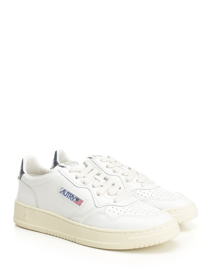 Autry  Medalist Low Sneakers - White | bb6727318897a2cfee69a55e7721b5ca5b68086a