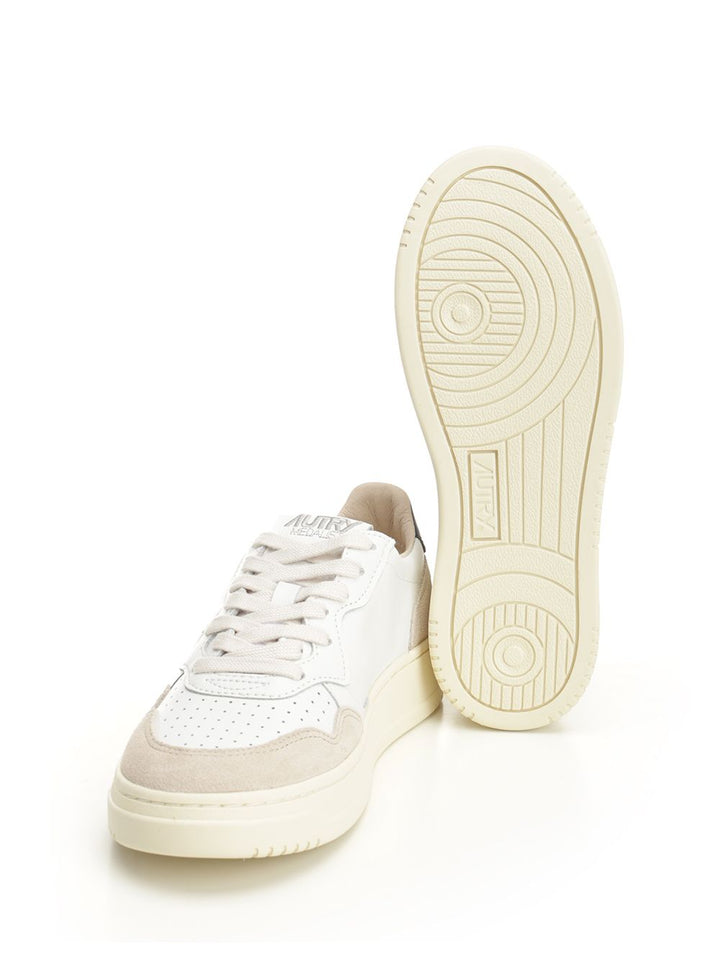 Autry  Medalist Low Sneakers - White | db8de65d0cd9558ccc2035f06b0675030a0159fd