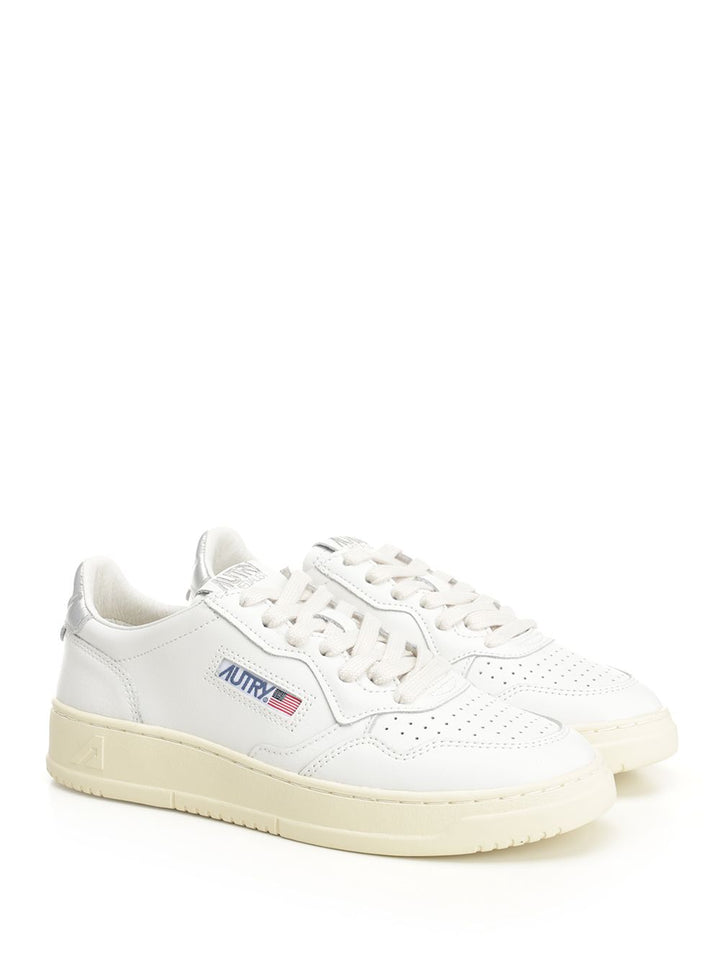 Autry  Medalist Low Sneakers - Silver | adbe4f784e77caebb3cdc618bc223d95a19fc342