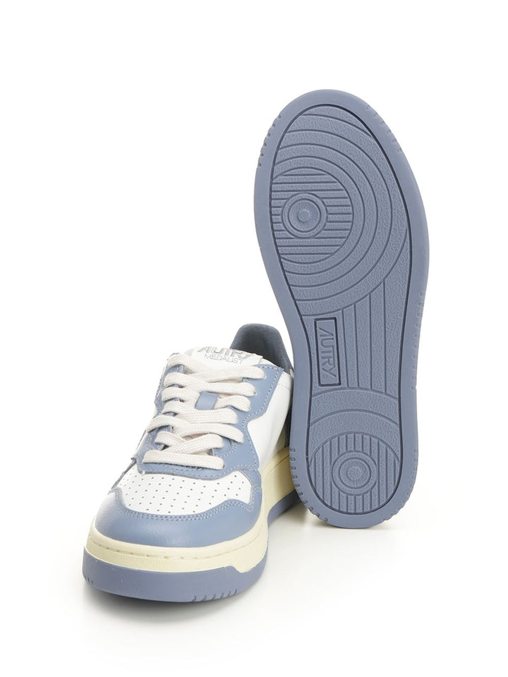 Autry  Medalist Low Sneakers - Light blue | c6e98560000416811e634acfe75e45e33c06a19a