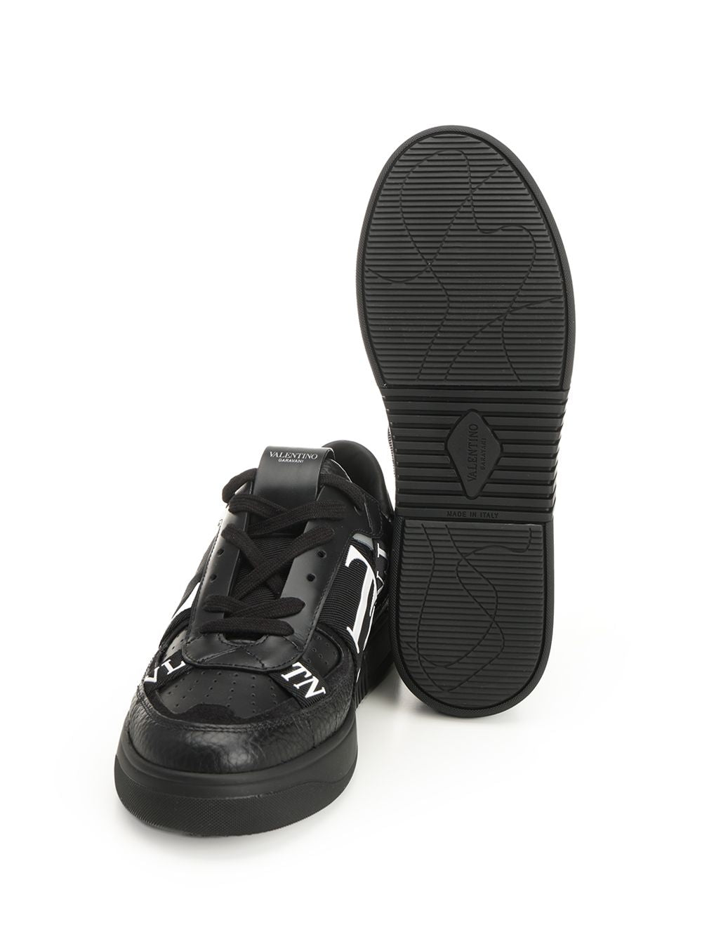 Valentino Garavani Vl7n Sneakers - Black | b7c8804677bf0f7e98ca555de46d67729cefd83c