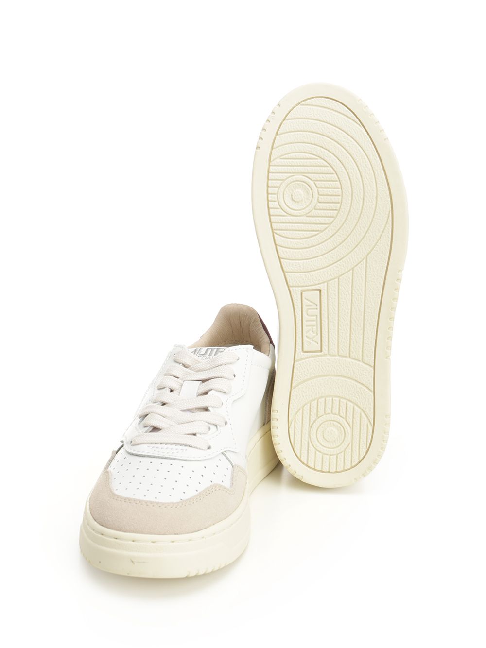 Autry  Medalist Low Sneakers - White | d990bf4271a352f781303589eb7d4777f7d1508b