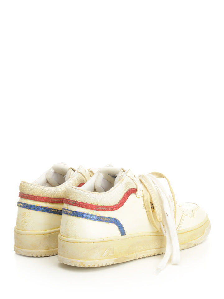 Autry  Medial Stripe Sneakers - Beige | f8a24f529bccdc3fa5ab02cf887f4e3944749c8e