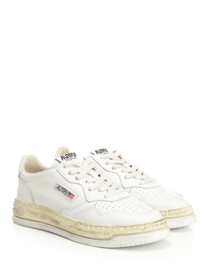 Autry  Medalist Low Super Vintage Sneakers - White | 302b738ecf70a44d5440ff3bdccf1ca53d8e7f92