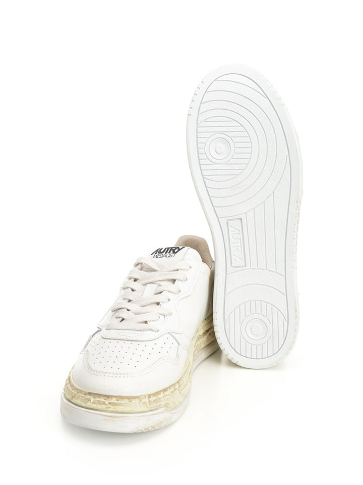 Autry  Medalist Low Super Vintage Sneakers - White | dec64ae33382ceca4573bc2aff73d74b6ebcb157