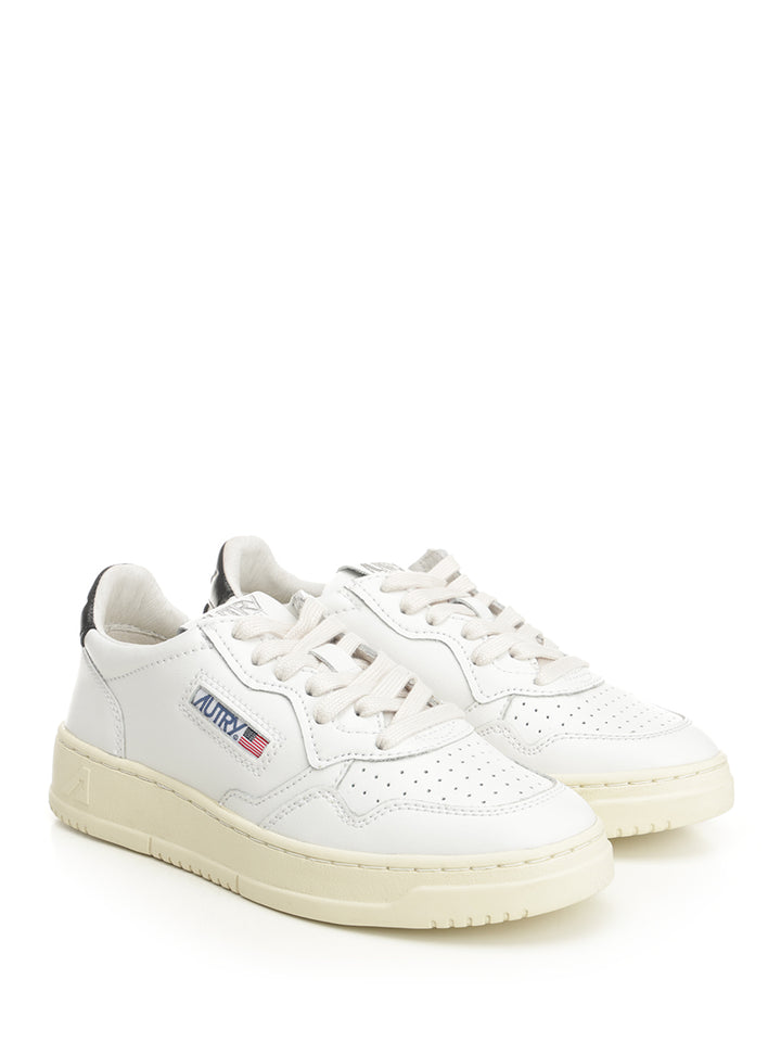 Autry  Medalist Low Sneakers - White | bcf673c8eb5c529e32e31419e576e536569e3ed4
