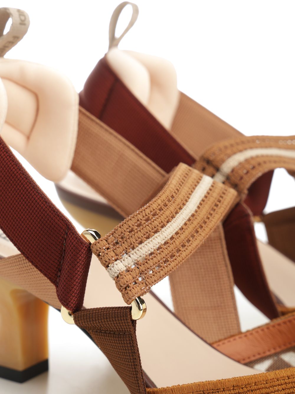 Fendi Colibrì Pumps - Beige | f0310e4deedb1add2b1a2c61285098366b380a53