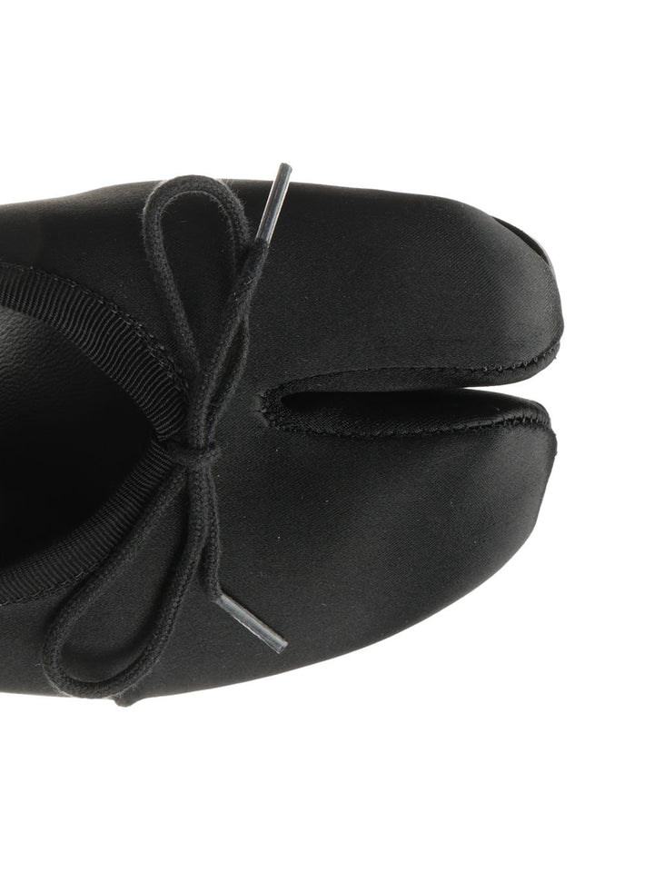 Maison Margiela Tabi Scarpe basse - Black | c99d1205177754cce2a8215faa5deb98a6da17ee