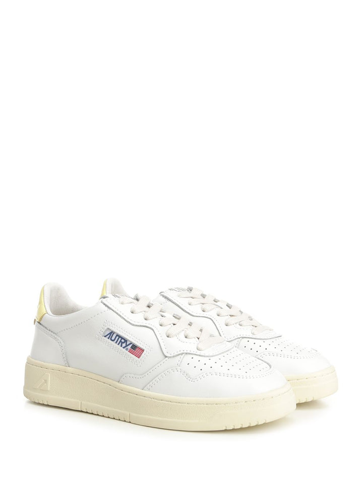 Autry  Medalist Low Sneakers - White | fbbbe728d4eb9e817670fbf0882d5444092866b0