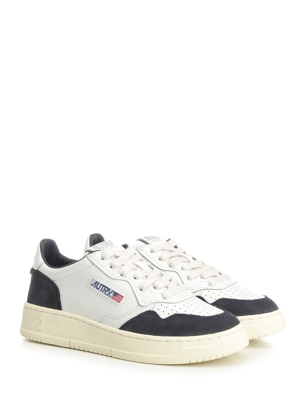 Autry  Medalist Low Sneakers - White | a27784ce5cfb6aea8d32fecbbc3ada015e0804e7