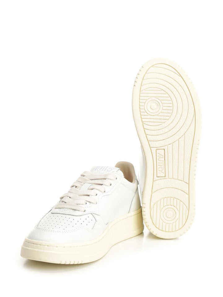 Autry  Medalist Low Sneakers - White | 24a9bae138e9f053dded9b9333d15e7b5549a5e2