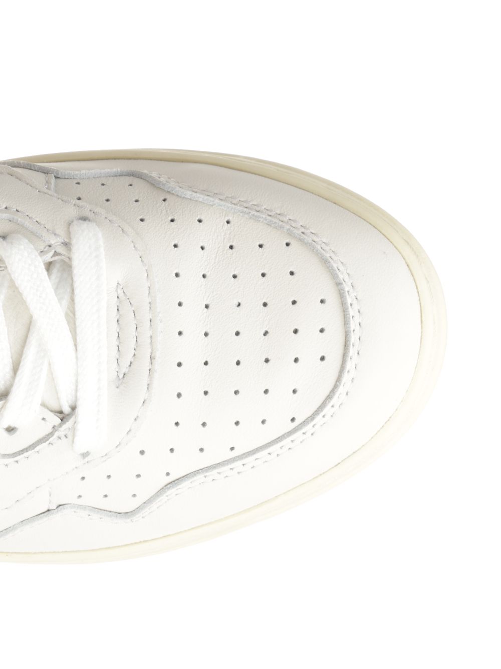 Autry  Medalist Low Sneakers - White | 52e2a6eeda3da3f7dc3cb4f3930447b6ecccd0b8