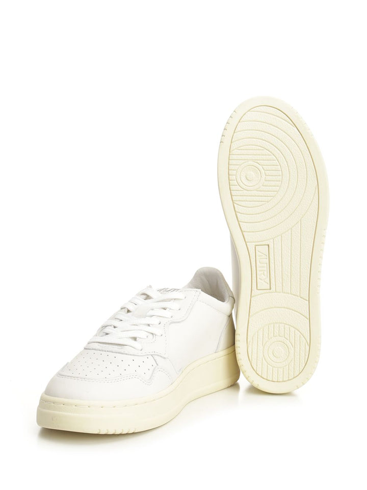 Autry  Medalist Low Sneakers - White | 3b105aa34df5869aedc1cf0209b1420ccb9d0af6