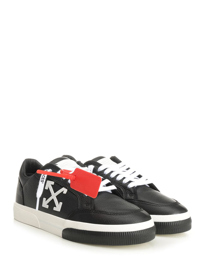 Off-White Vulcanized Low Sneakers - Black | 114b44e294607fb041bd272bfbfd0ee03fad5baf
