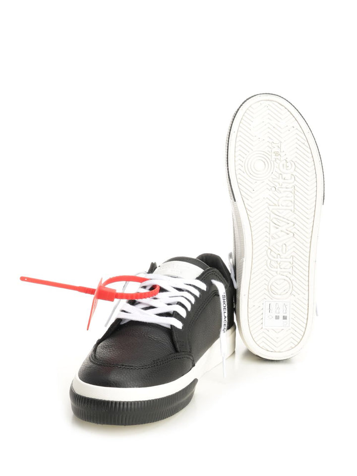Off-White Vulcanized Low Sneakers - Black | ca912f12732fbac307d735ef5dd16345de71a811