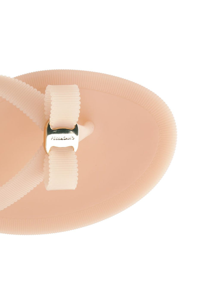Ferragamo Vara Flip-Flops With Jelly Bow Sandals - Rose | 4bb935d3e471efd4862870b567e9e5abb6de458d