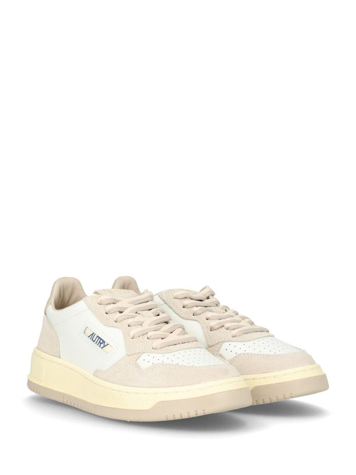 Autry  Medalist Low Sneakers - White | cf3b3334fd374ad7235680a02be1d11722b7c0e2