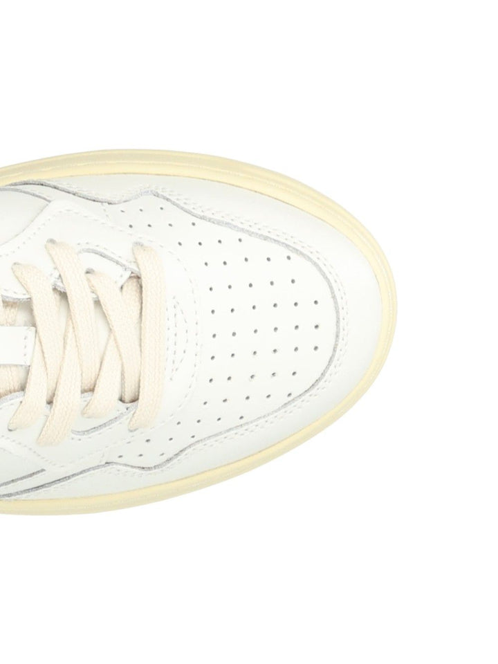 Autry  Medalist Low Sneakers - Blue | 03b3a1ab285fa5ec4f3bc0ea3d235c4ab868c952
