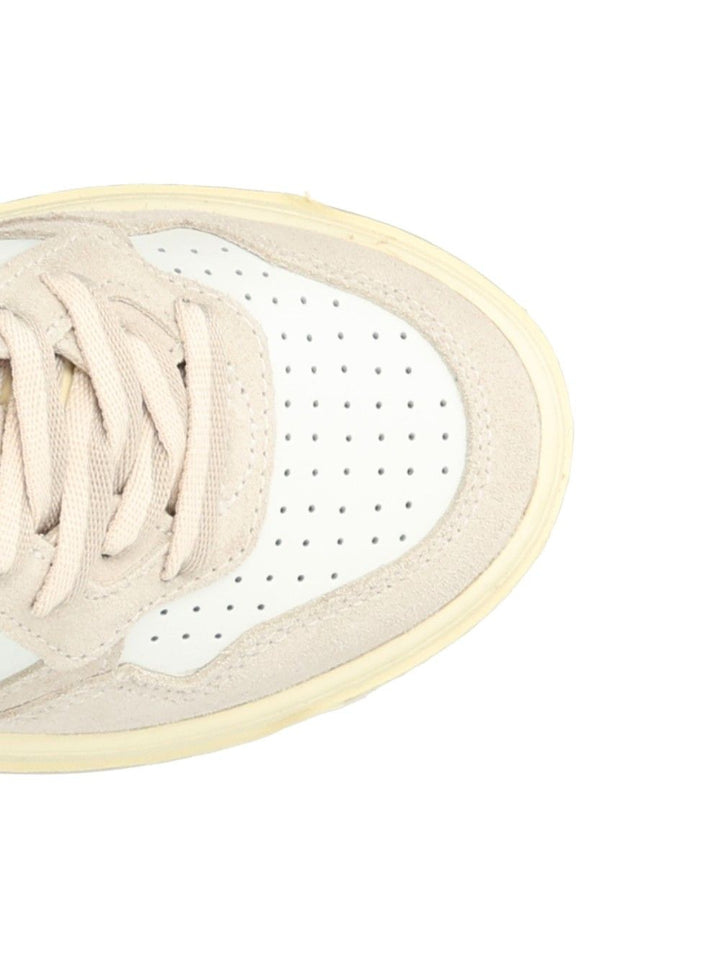 Autry  Medalist Low Sneakers - White | 4ba60fa730c1d00eb58fe040cc3683ad5b1380b1