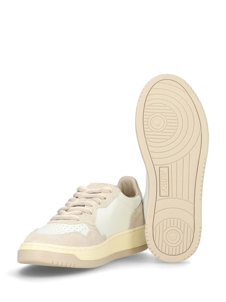 Autry  Medalist Low Sneakers - White | adeed8cbf8bf44d190fffe7e5deee76d552491d1