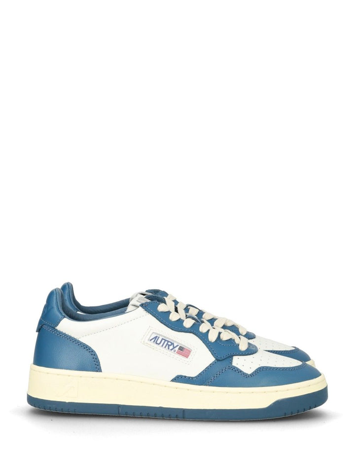 Autry  Medalist Low Sneakers - Blue | cc5c554c18437e1fc3a52f2e76e9eff79567b325