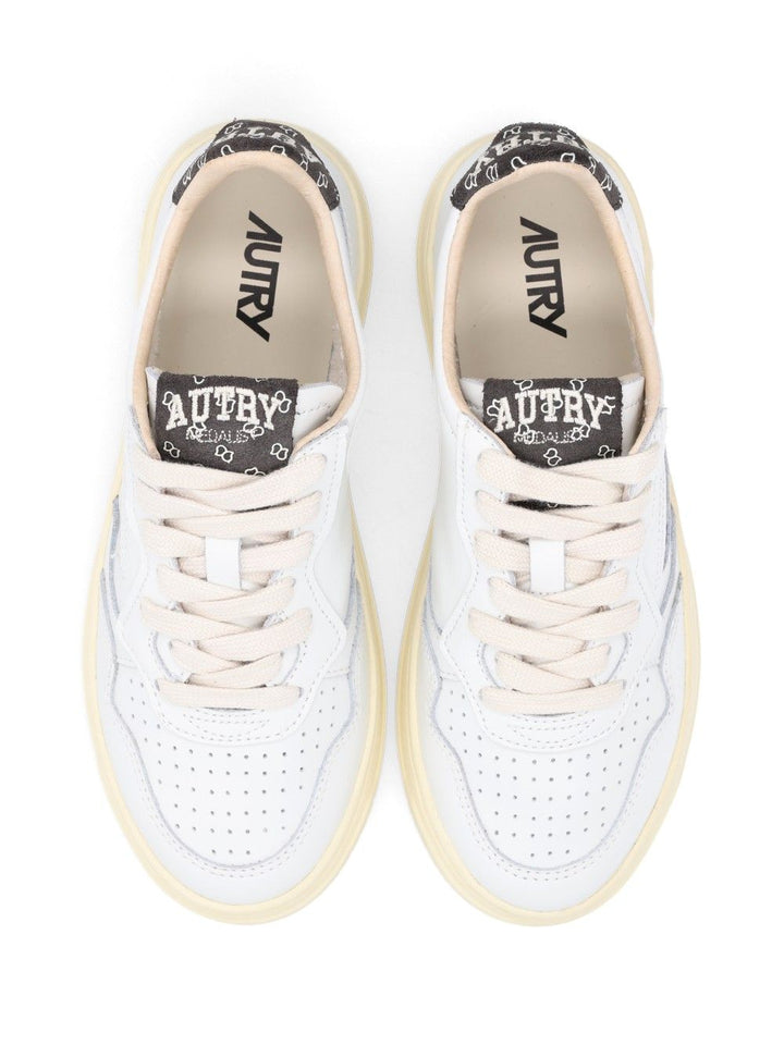 Autry  Medalist Low Sneakers - White | 57e1212dfe4e4c10bc9d635f963e7821d55c6b74