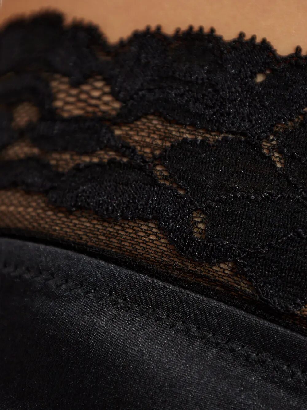 Chloe Shoulder Bags - Black | da015ad38f5859a8b643cac04fe848710457e9bb