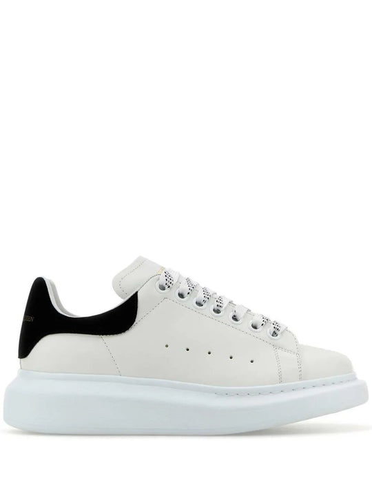 Oversized Sneakers In White/Black
