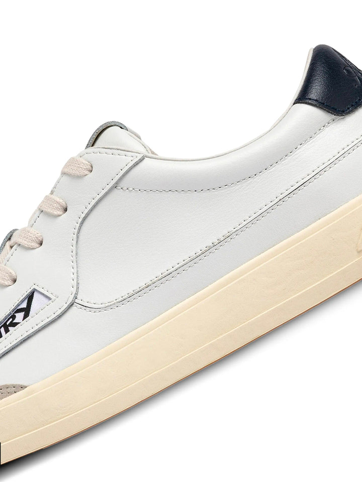 Autry Sneakers - White | 82cb75939201d285a0bf1653cd988a309f8aebe8