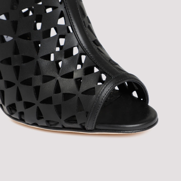 Manolo Blahnik Sandals - Black | 703d7c8b5a2418b0020759f905b35f4657371c08