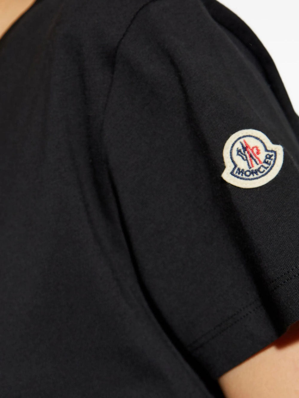 Moncler T-SHIRT - Black | d7b669358202f0af43fafa58d5de38cd5f987d34