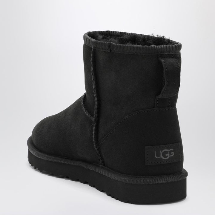 Ugg Shoes - Black | a7b5c0fa4bcaed4683298c6c3424fadbc573d05d